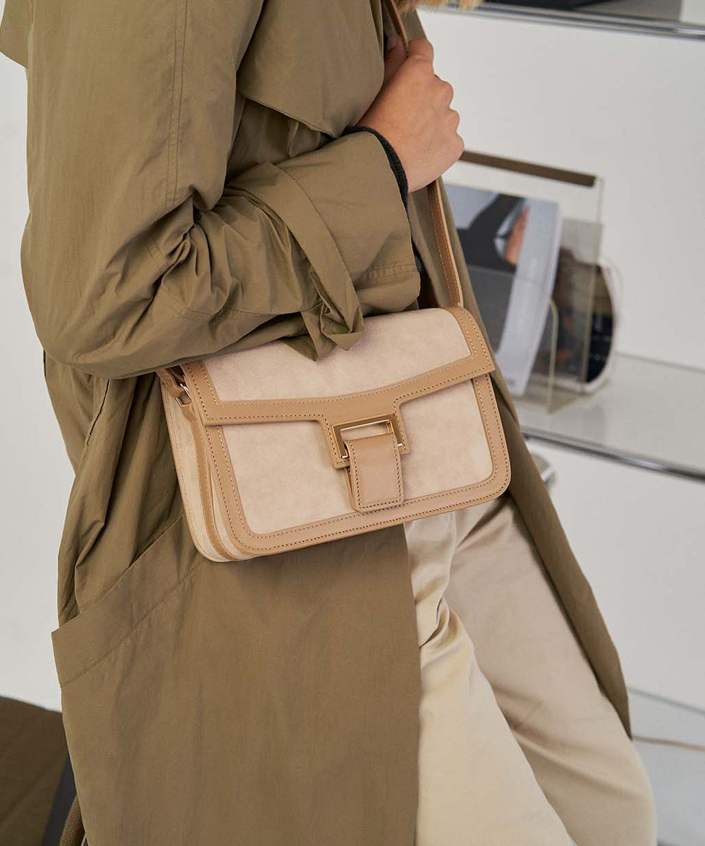 lifestyle-portrait-2-cuir-suede-beige